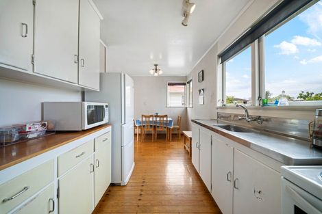 Photo of property in 80 Riverpark Crescent, Henderson, Auckland, 0610