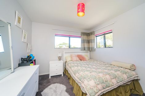 Photo of property in 17 Woburn Place, Takaro, Palmerston North, 4412