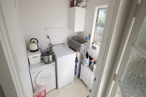 Photo of property in 15 Devonshire Road, Unsworth Heights, Auckland, 0632