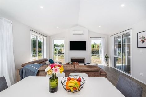 Photo of property in 773 Waitakere Road, Kumeu, 0891