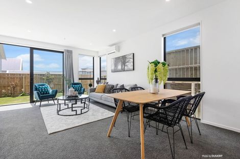 Photo of property in 1/62 Spenmoor Street, Newlands, Wellington, 6037