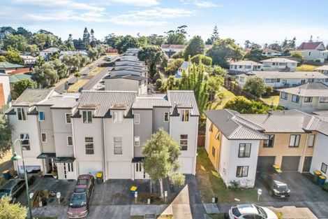 Photo of property in 8 Verdale Circle, Glen Eden, Auckland, 0602