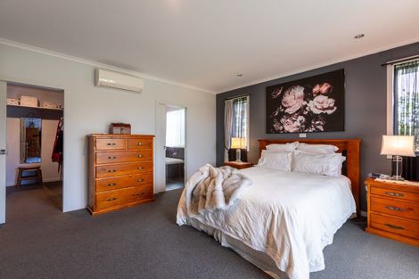 Photo of property in 8 Gordon Street, Woodville, 4920