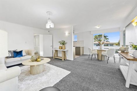 Photo of property in 10 La Trobe Street, Pakuranga Heights, Auckland, 2010