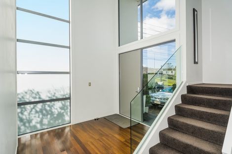 Photo of property in 100 Lake Road, Northcote, Auckland, 0627