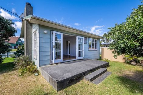Photo of property in 40 Field Way, Waikanae Beach, Waikanae, 5036