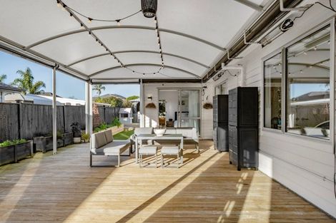 Photo of property in 7 Walter Ruddock Avenue, Kumeu, 0810