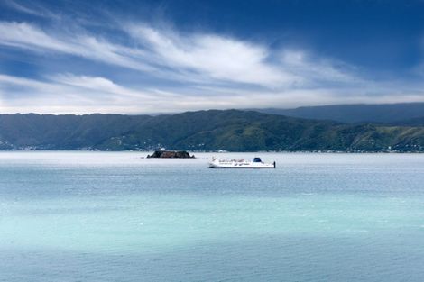 Photo of property in 22 Fortification Road, Karaka Bays, Wellington, 6022