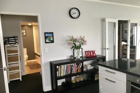 Photo of property in 4/2 Grafton Road, Roseneath, Wellington, 6011