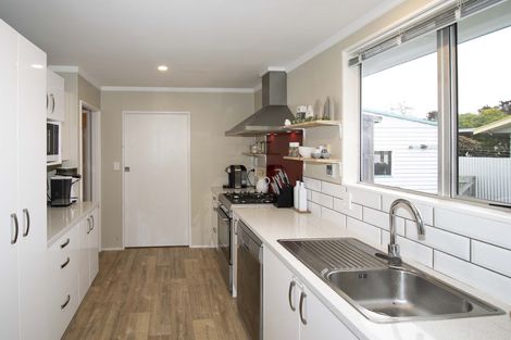 Photo of property in 22 Kupe Drive, Carterton, 5713