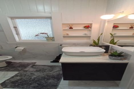 Photo of property in 105 Archibald Road, Kelston, Auckland, 0602