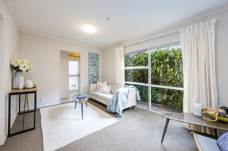 Photo of property in 2/112 Nigel Road, Browns Bay, Auckland, 0630