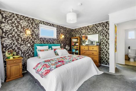 Photo of property in 1100a Whangaparaoa Road, Tindalls Beach, Whangaparaoa, 0930