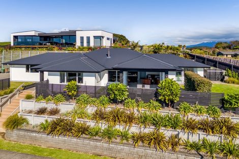 Photo of property in 4 Vardon Way, Waiwhakaiho, New Plymouth, 4312