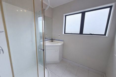 Photo of property in 19 Miriam Corban Heights, Henderson, Auckland, 0612