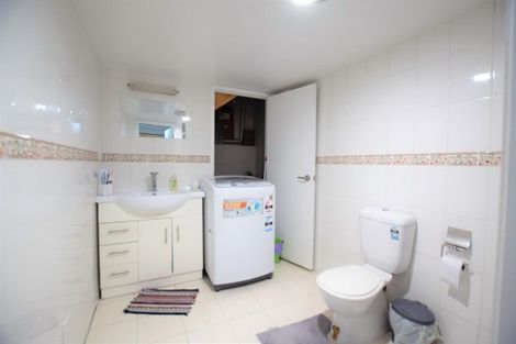 Photo of property in 39a Sunnyside Road, Sunnyvale, Auckland, 0612