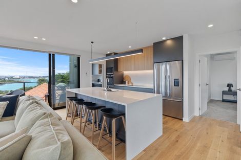 Photo of property in 32 Seacliffe Road, Hillsborough, Auckland, 1042