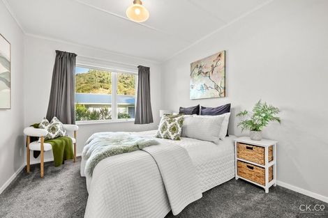 Photo of property in 5 Reid Road, Wainuiomata, Lower Hutt, 5014
