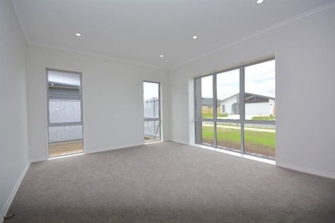 Photo of property in 8 Brumbie Way, Karaka, Papakura, 2113