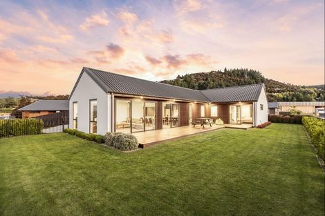 Photo of property in 19 Pounamu Avenue, Albert Town, Wanaka, 9305
