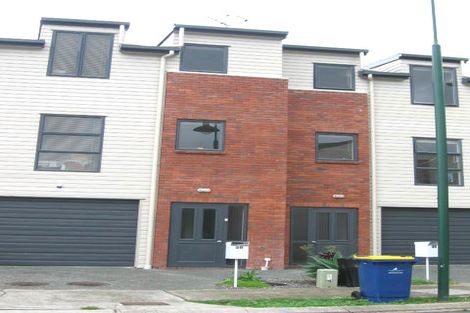 Photo of property in 28 Verdale Circle, Glen Eden, Auckland, 0602