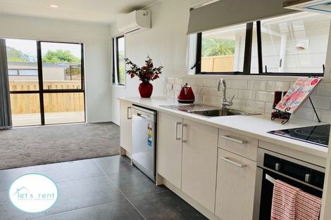 Photo of property in 12 Fourth View Avenue, Beachlands, Auckland, 2018