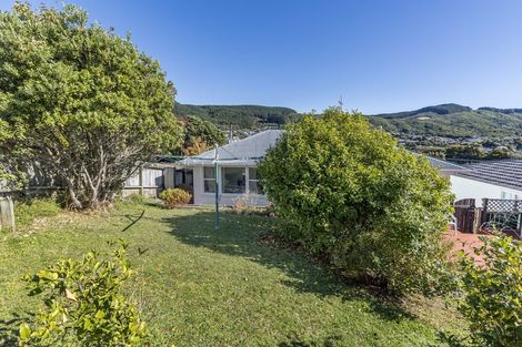 Photo of property in 93 Taylor Terrace, Tawa, Wellington, 5028