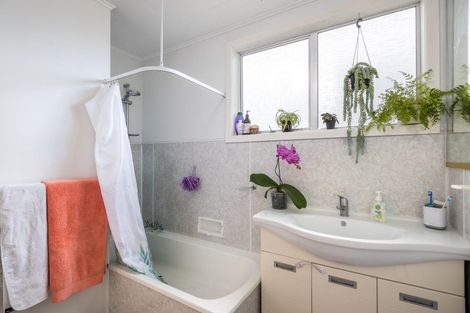 Photo of property in 5h Pembroke Street, Westown, New Plymouth, 4310