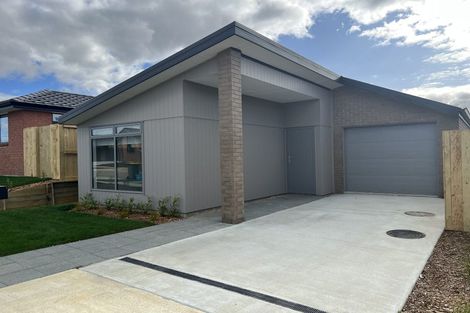 Photo of property in 35 Waruhia Crescent, Rototuna North, 3281