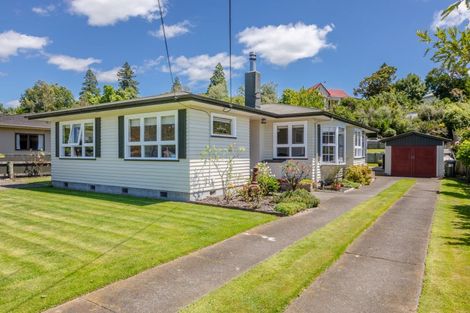 Photo of property in 4 Waverley Street, Waipawa, 4210