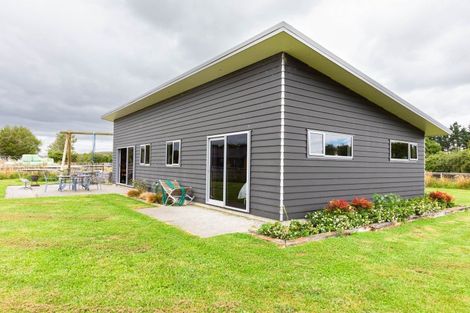 Photo of property in 220 Cowper Road, Dannevirke, 4976