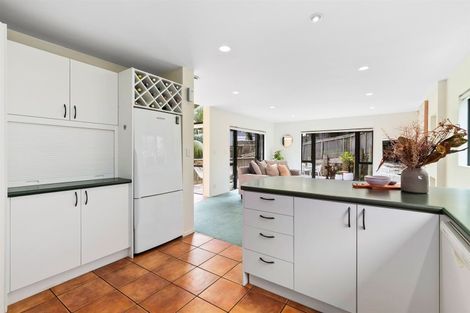 Photo of property in 2/25 Howard Road, Northcote, Auckland, 0627