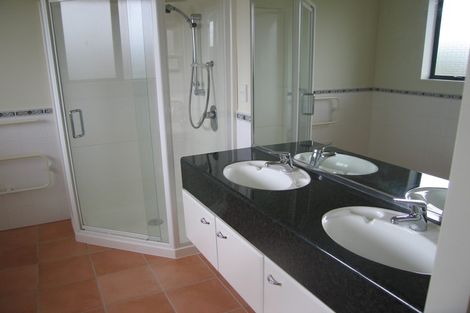 Photo of property in 4 Conacher Close, East Tamaki Heights, Auckland, 2016