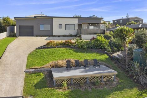 Photo of property in 18 Puka Place, Raglan, 3225