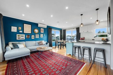 Photo of property in 7 Beechdale Crescent, Pakuranga Heights, Auckland, 2010