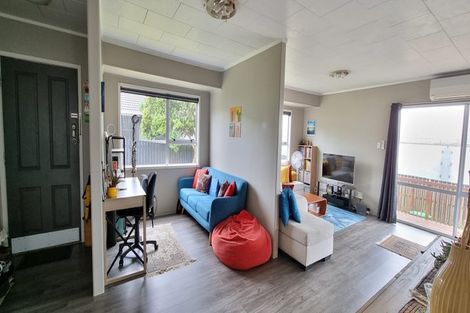 Photo of property in 17 Barbados Drive, Unsworth Heights, Auckland, 0632