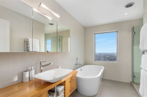 Photo of property in 22 Iles Lane, Cashmere, Christchurch, 8022