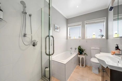 Photo of property in 11 Holly Way, Sunnyhills, Auckland, 2010