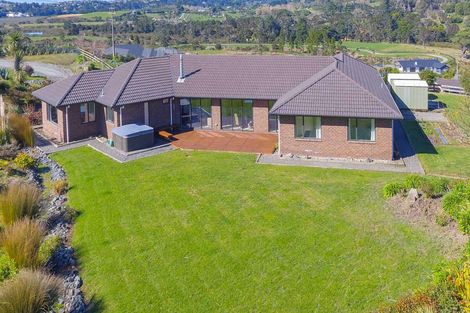 Photo of property in 29 Whangaparaoa Road, Red Beach, 0932