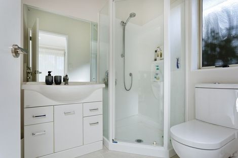 Photo of property in 7 Admirals Court Drive, Greenhithe, Auckland, 0632