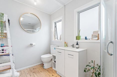 Photo of property in 75 Stanmore Bay Road, Stanmore Bay, Whangaparaoa, 0932