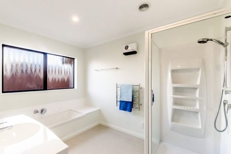 Photo of property in 31 Awanui Drive, Waikanae, 5036