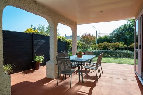 Photo of property in 60 Lucknow Road, Havelock North, 4130