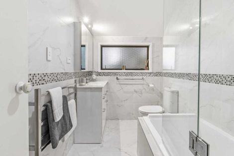 Photo of property in 52b Aroha Avenue, Sandringham, Auckland, 1025