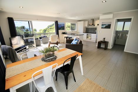 Photo of property in 33 Whaanga Road, Raglan, 3297