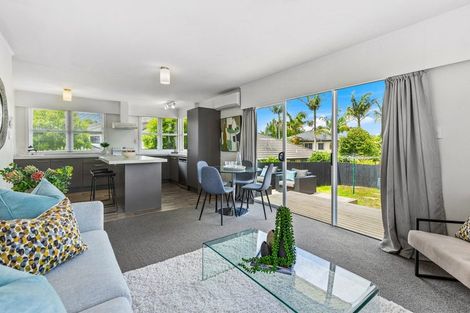 Photo of property in 2/111 Hobsonville Road, West Harbour, Auckland, 0618