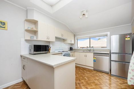 Photo of property in 6 Admiral Beatty Avenue, Mount Roskill, Auckland, 1041