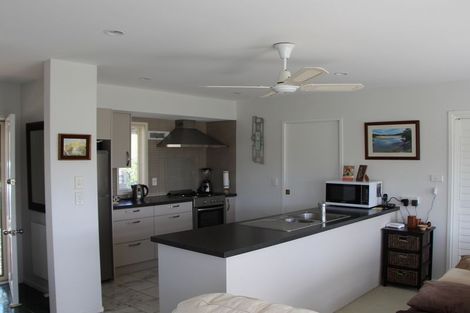 Photo of property in 3 Hibiscus Avenue, Cable Bay, 0420