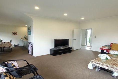 Photo of property in 71 Grove Road, Papakura, 2110