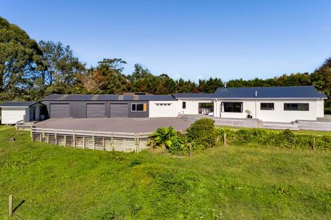 Photo of property in 805 Richmond Road, Lepperton, New Plymouth, 4373